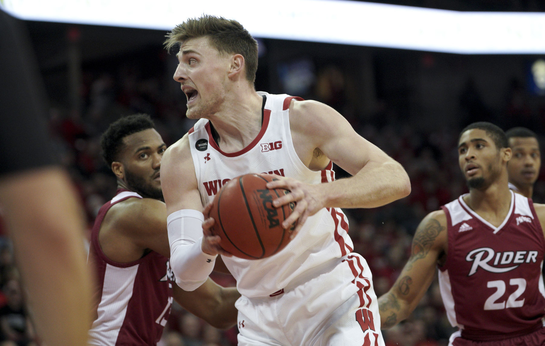 Badgers 65, Broncs 37